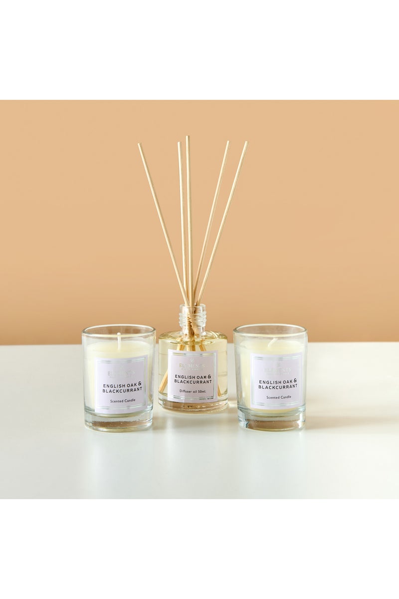 LIFESTYLE مجموعة معطر الهواء من خشب البلوط الإنجليزي والتوت الأسود مع شمعتين في وعاء - Image 2